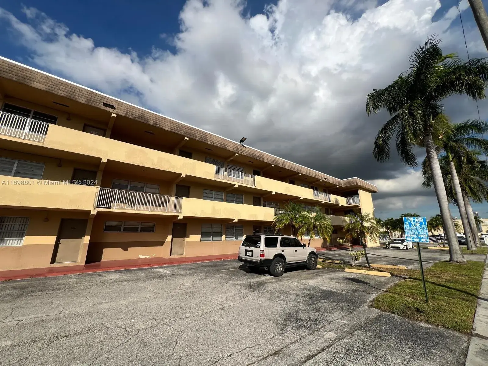 11005 SW 1st St # 204, Sweetwater FL 33174