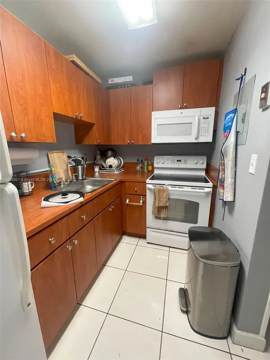 11005 SW 1st St # 204, Sweetwater FL 33174