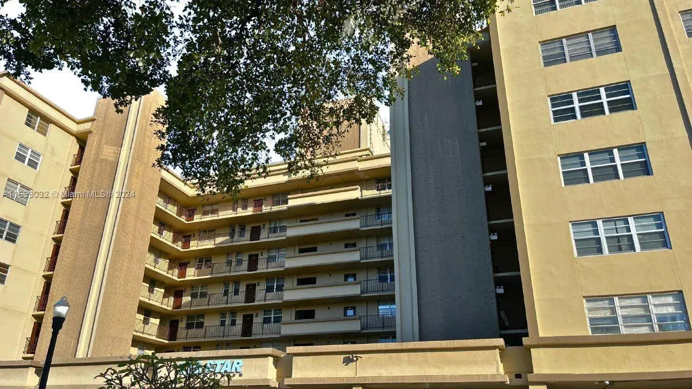 1 bedroom 1 bath Residential for sale at 1811 Jefferson St # 705, Hollywood FL 33020