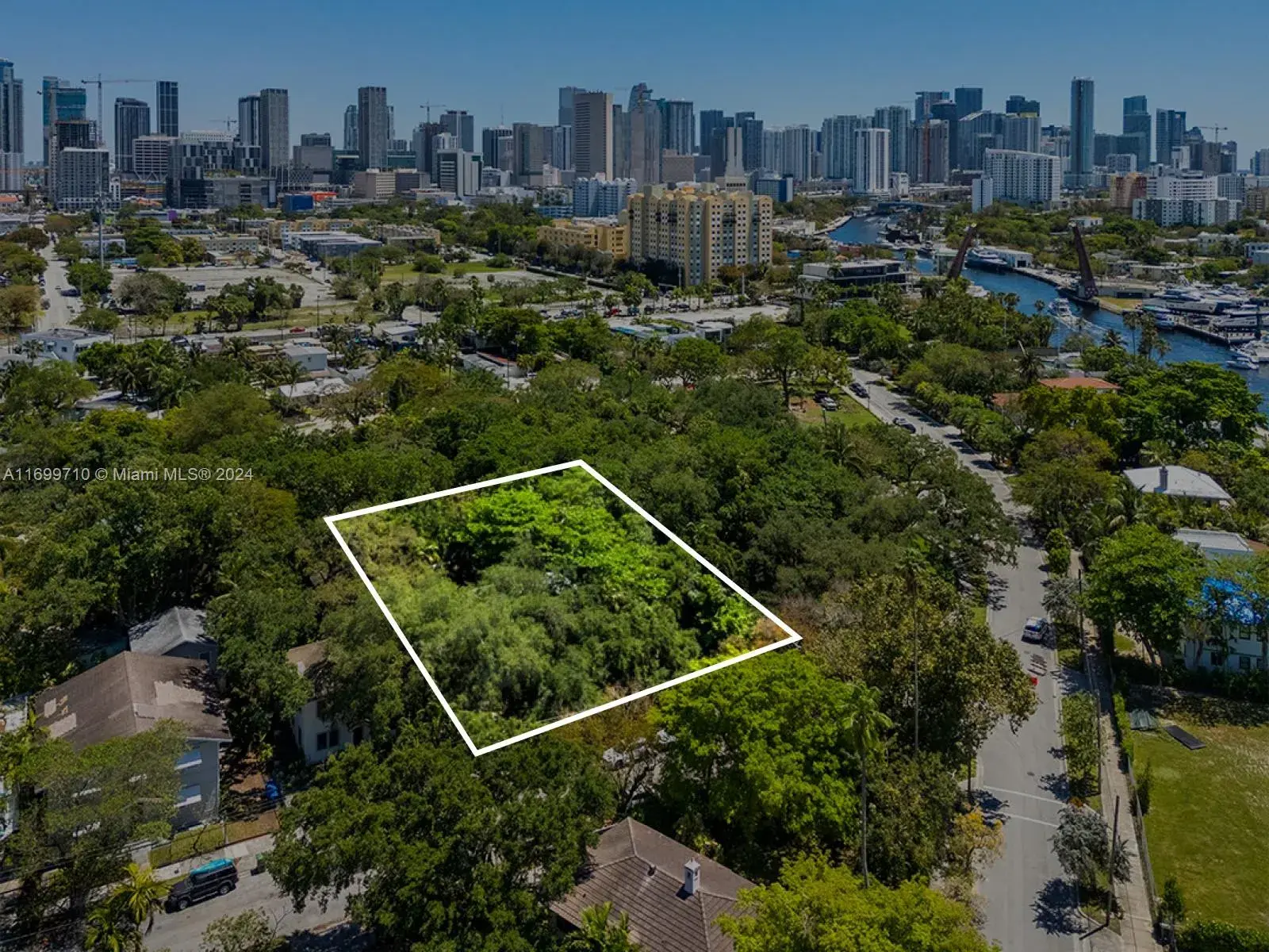 723 NW 9th Ave, Miami FL 33136