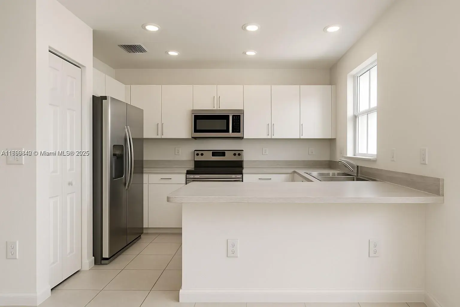 2737 SE 17th St, Homestead FL 33035