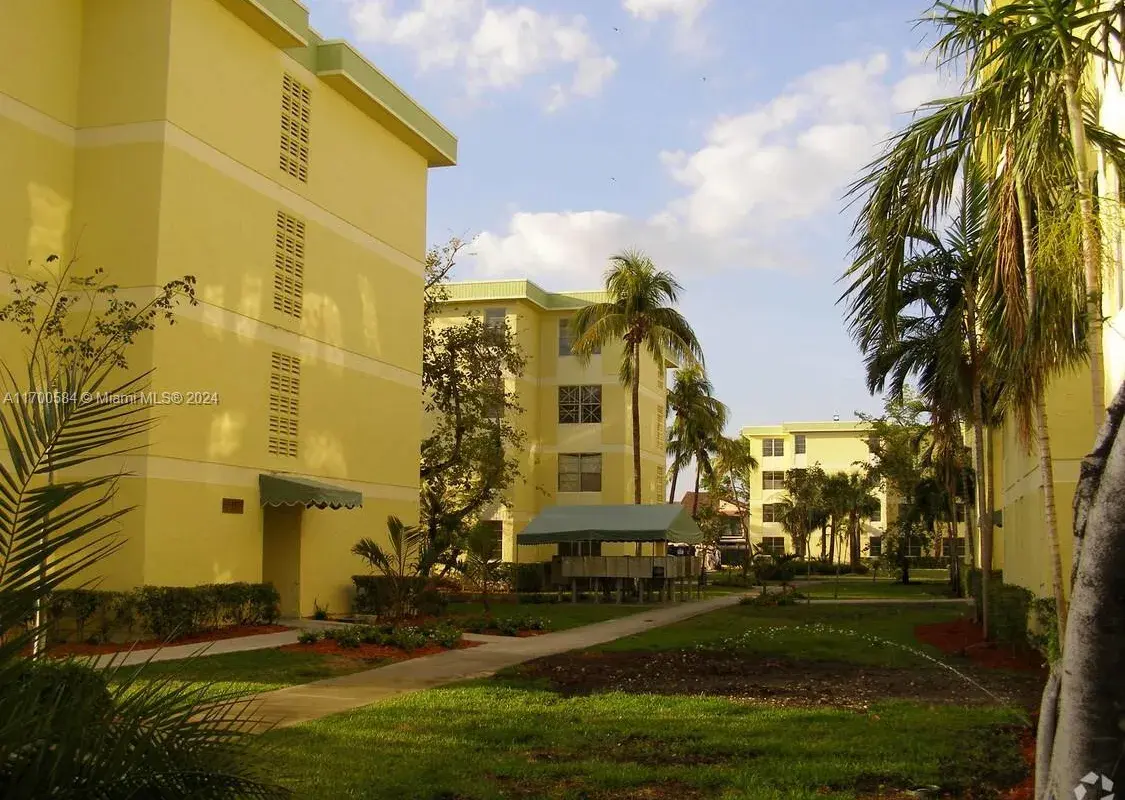 1805 W 56th St # 209, Hialeah FL 33012