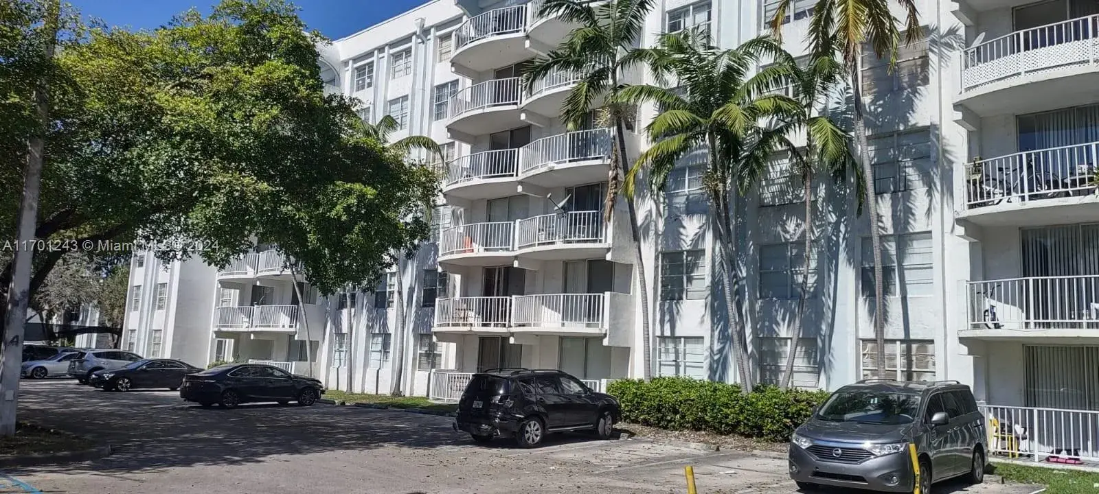 2 bedroom 2 bath Residential Lease for rent at 488 NW 165th St Rd # 616, Miami FL 33169