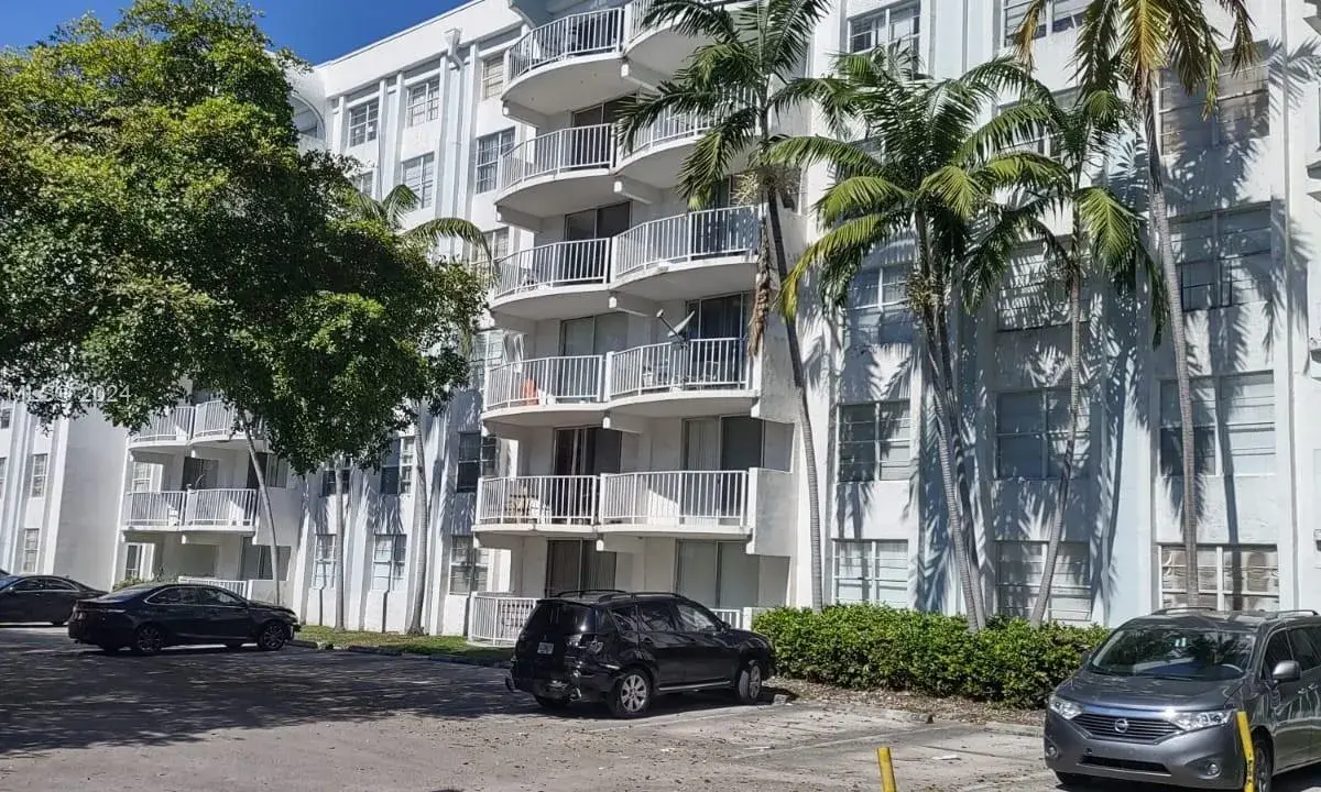 488 NW 165th St Rd # 616, Miami FL 33169