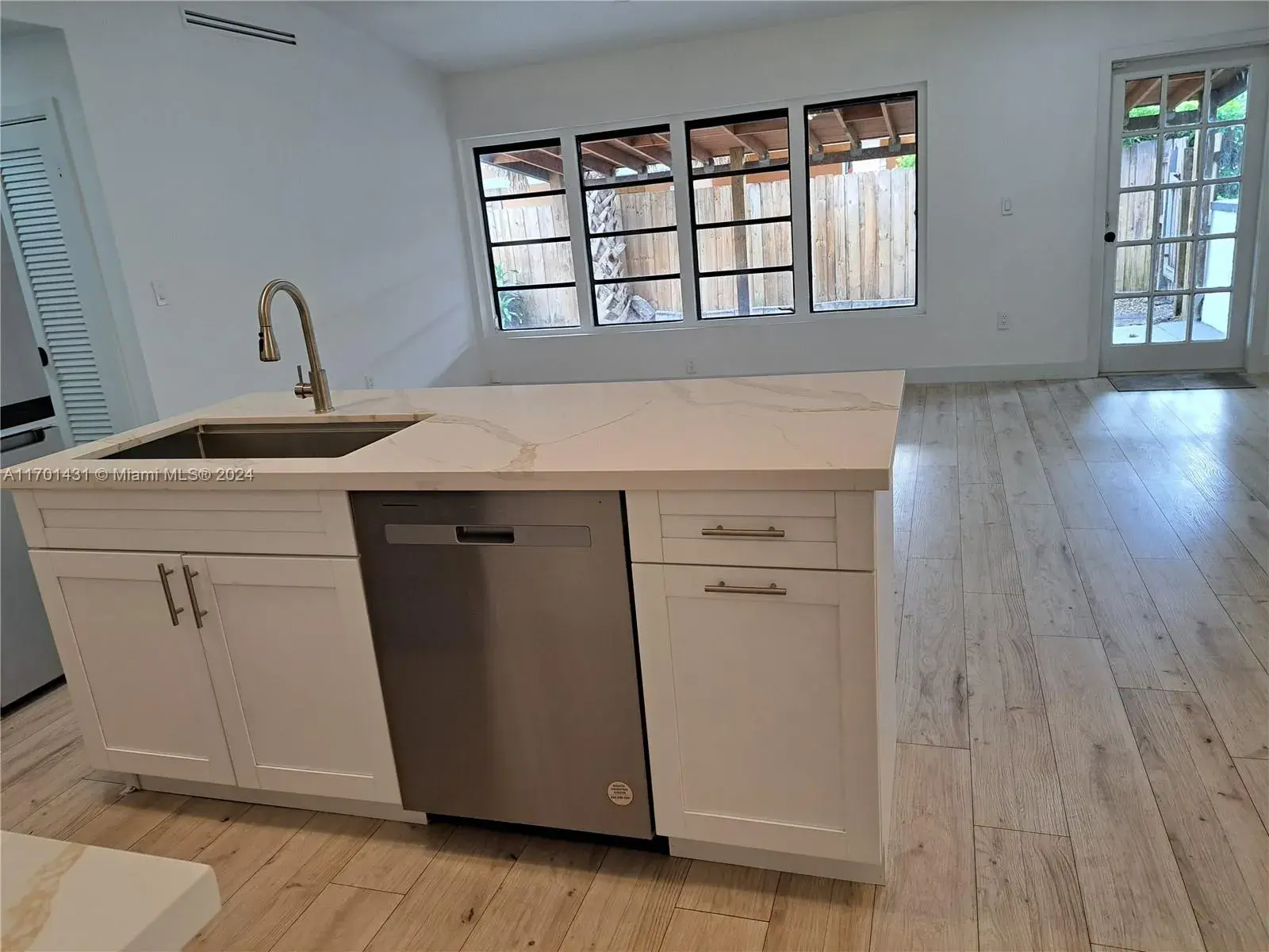 460 Carolina Ave, Fort Lauderdale FL 33312