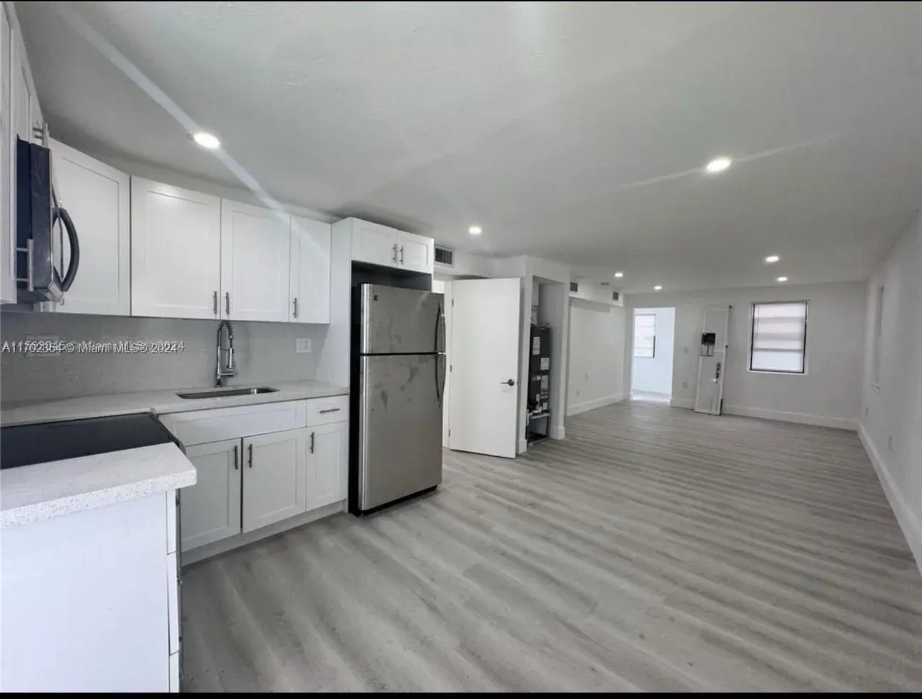 3351 NW 52nd St, Miami FL 33142