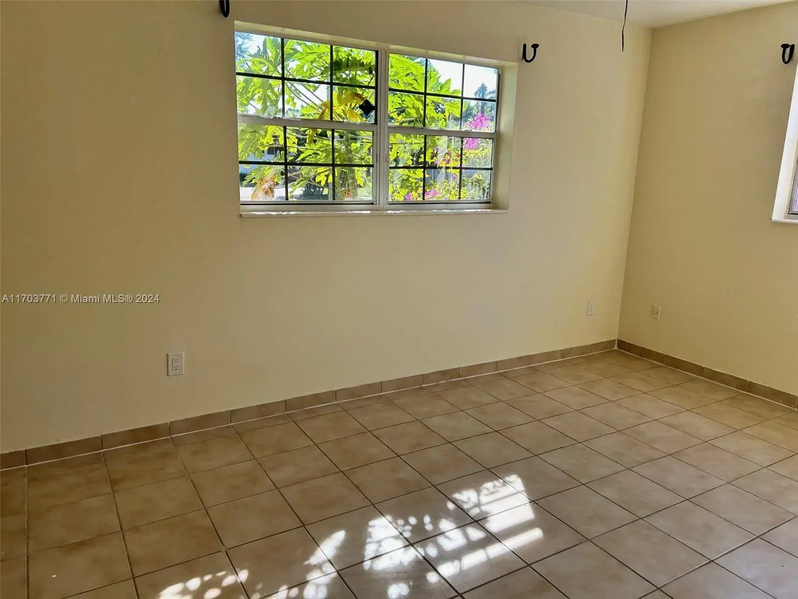 14710 S Spur Dr, Miami FL 33161