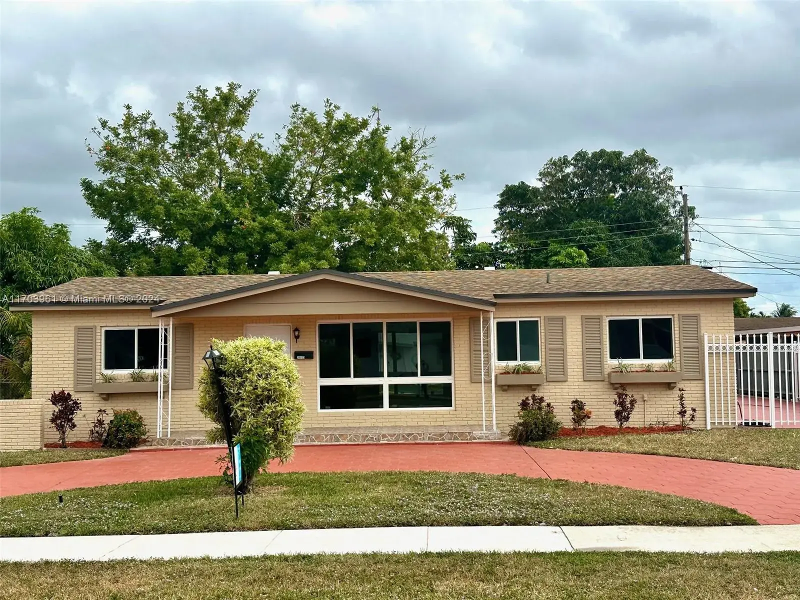4 bedroom 3 bath Residential for sale at 20035 NW 12th Pl, Miami Gardens FL 33169