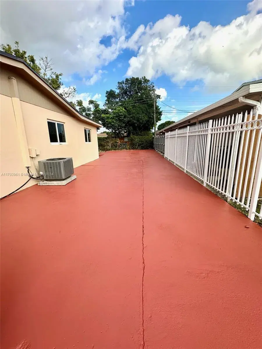 20035 NW 12th Pl, Miami Gardens FL 33169
