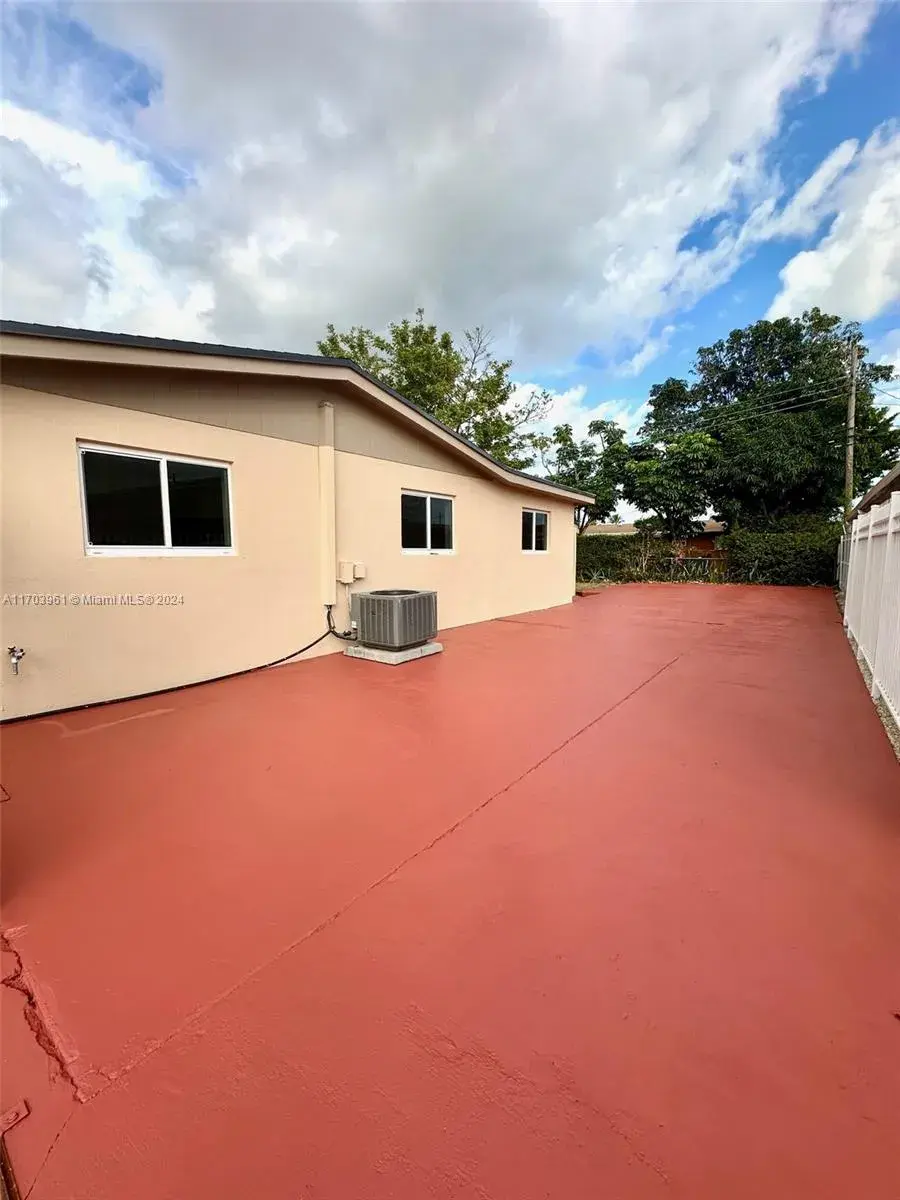 20035 NW 12th Pl, Miami Gardens FL 33169