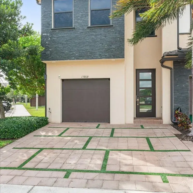 15808 NW 91st Ave, Miami Lakes FL 33018