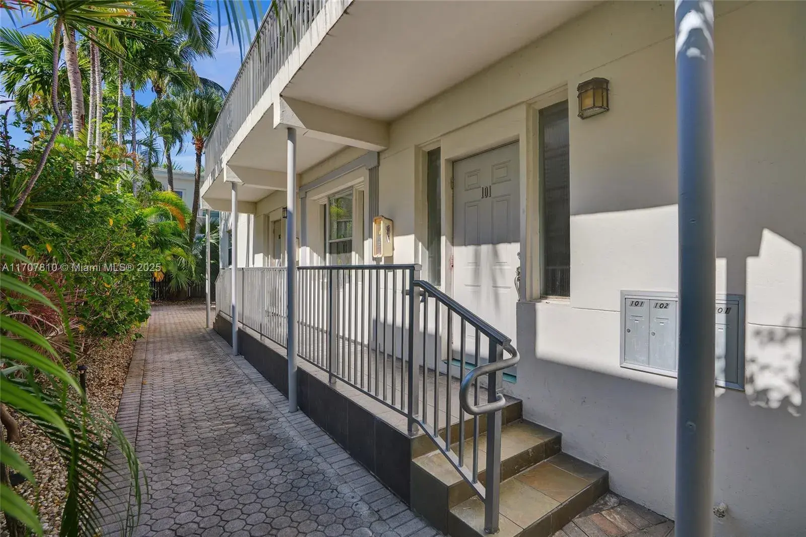 1622 Bay Rd, Miami Beach FL 33139