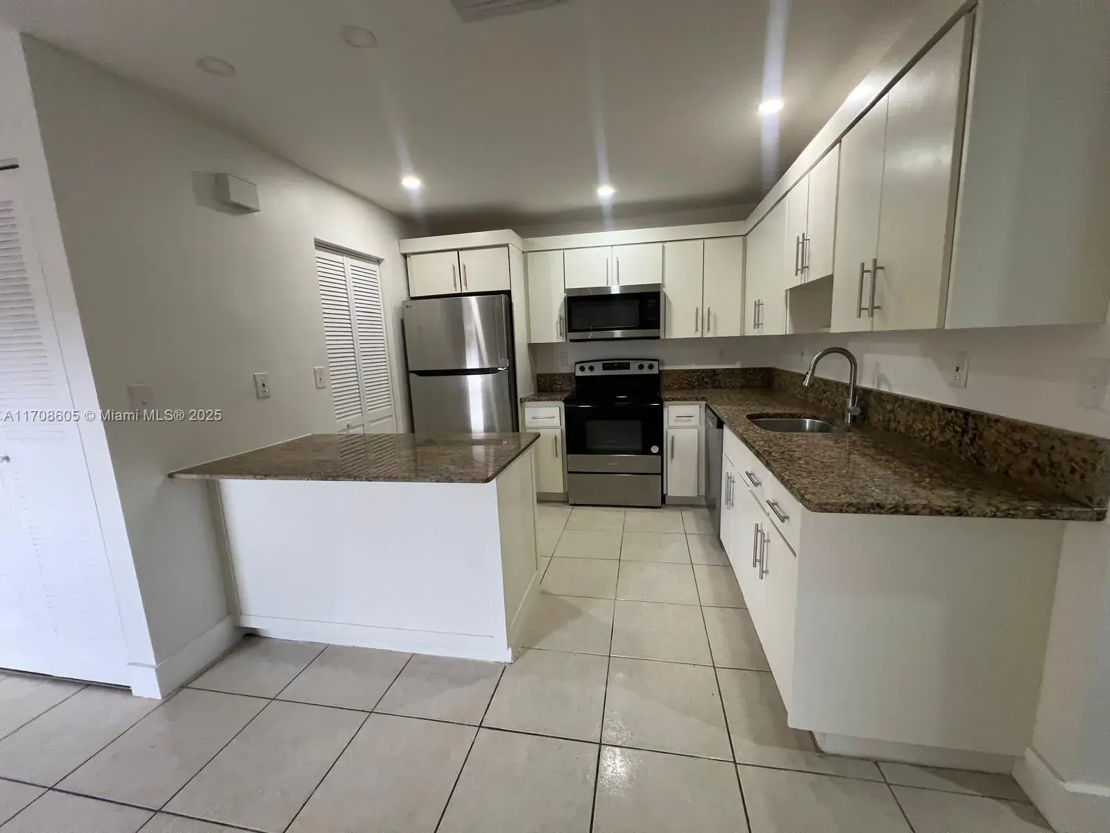 3 bedroom 2 bath Residential Lease for rent at 8052 NW 41st Ct # 0, Sunrise FL 33351