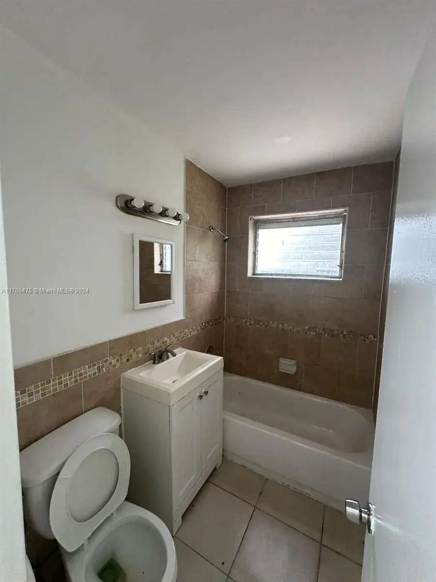 940 NW 34th Way, Lauderhill FL 33311
