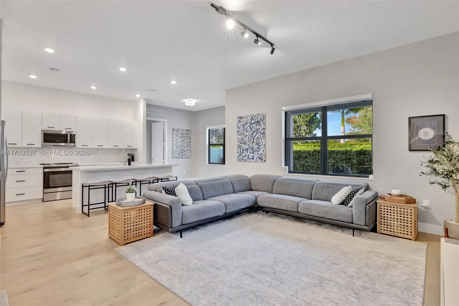5 bedroom 4 bath Residential for sale at 17473 SW 41st St, Miramar FL 33029