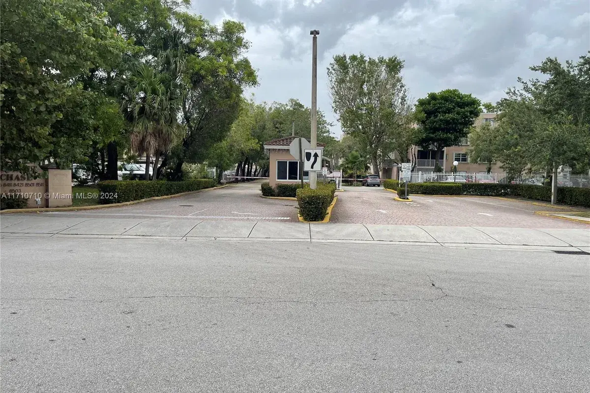 8511 NW 8th St # 5, Miami FL 33126