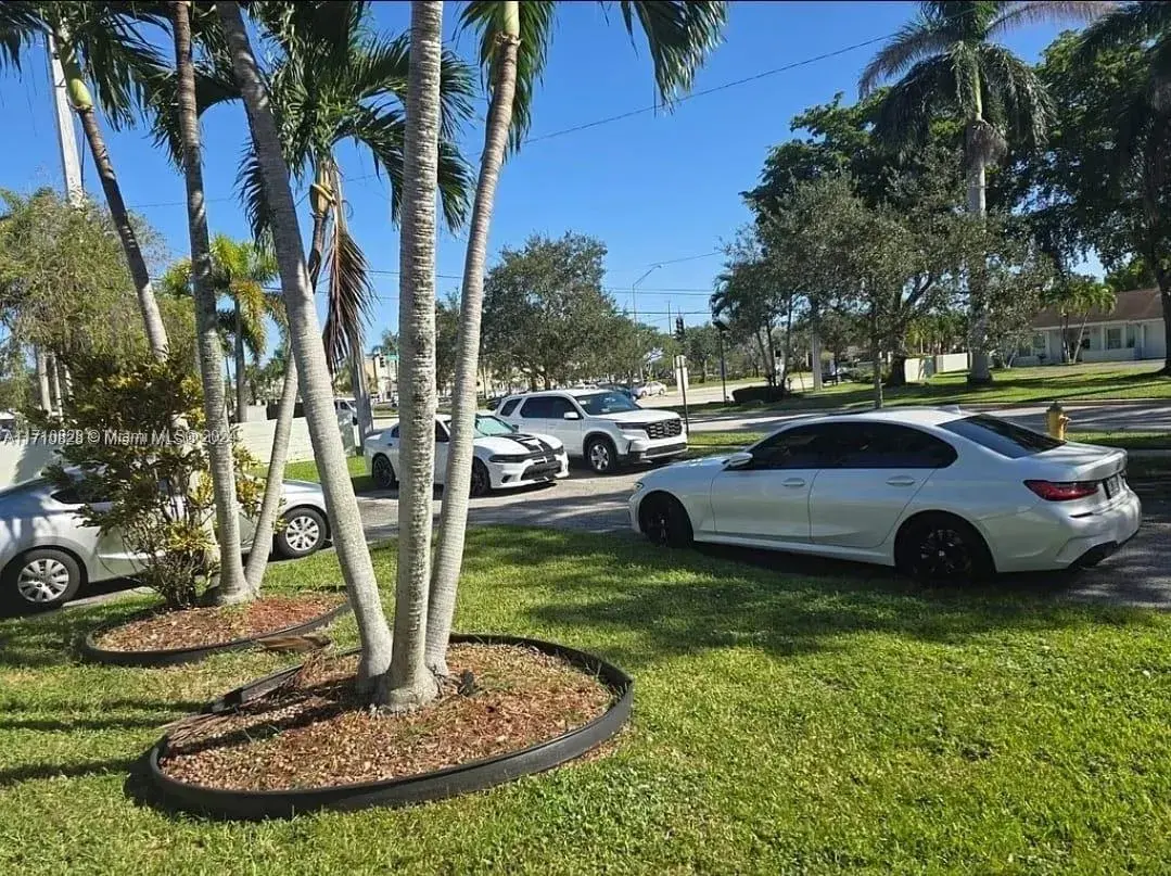 453 Lakewood Cir # B, Margate FL 33063