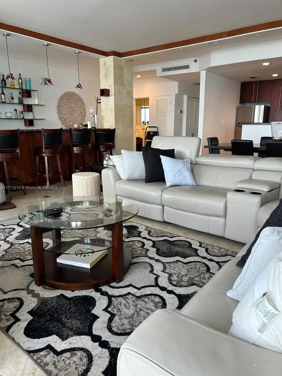 100 Lincoln Rd, Miami Beach FL 33139