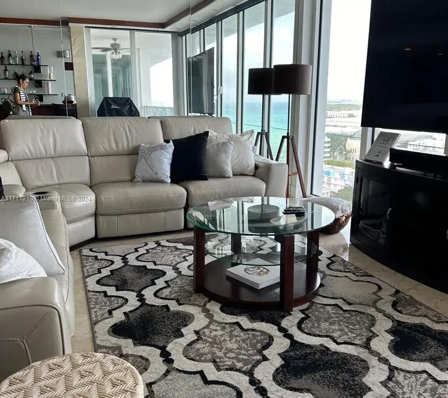 100 Lincoln Rd, Miami Beach FL 33139
