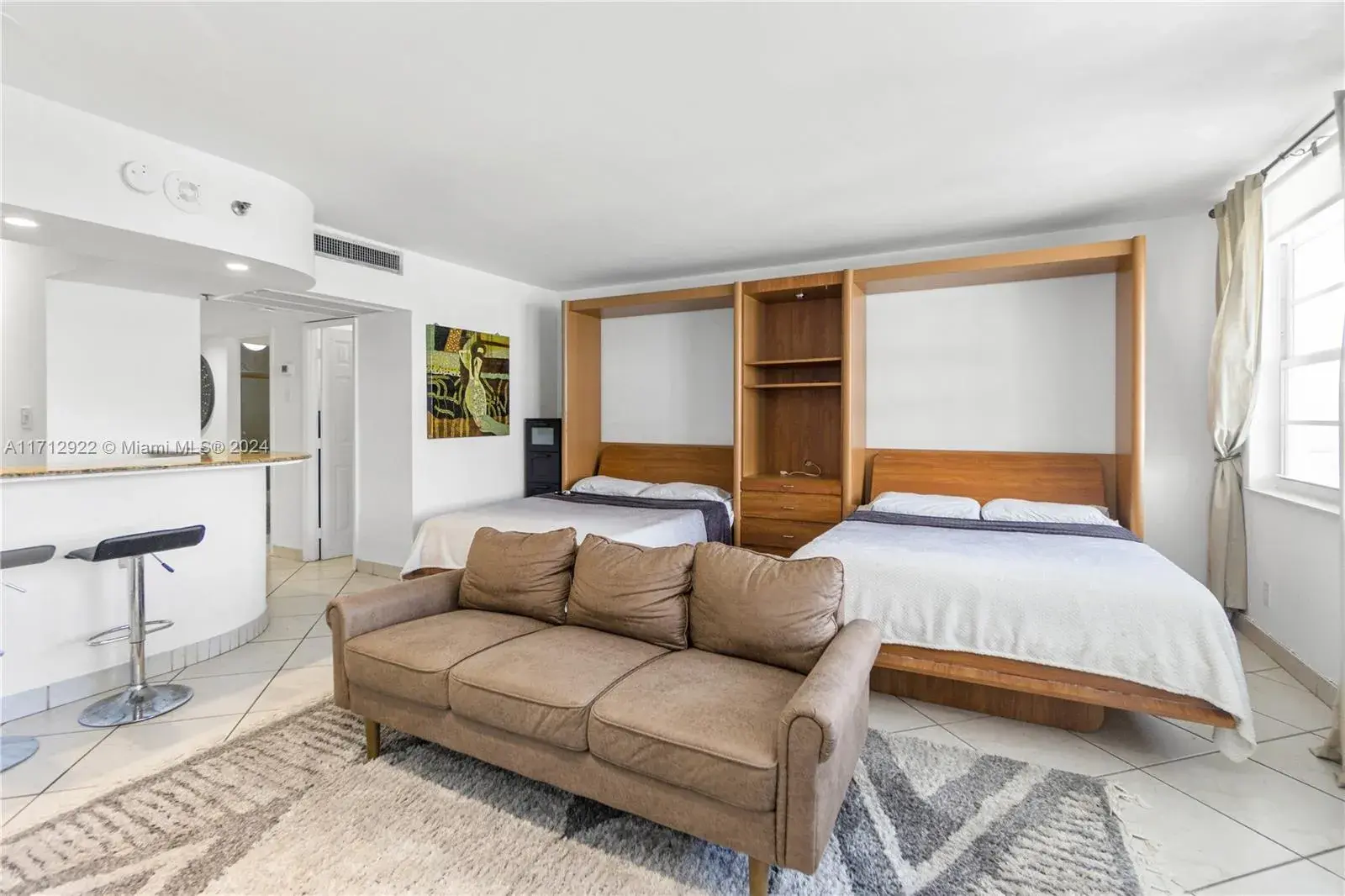1 bath Residential Lease for rent at 100 Lincoln Rd # 520, Miami Beach FL 33139