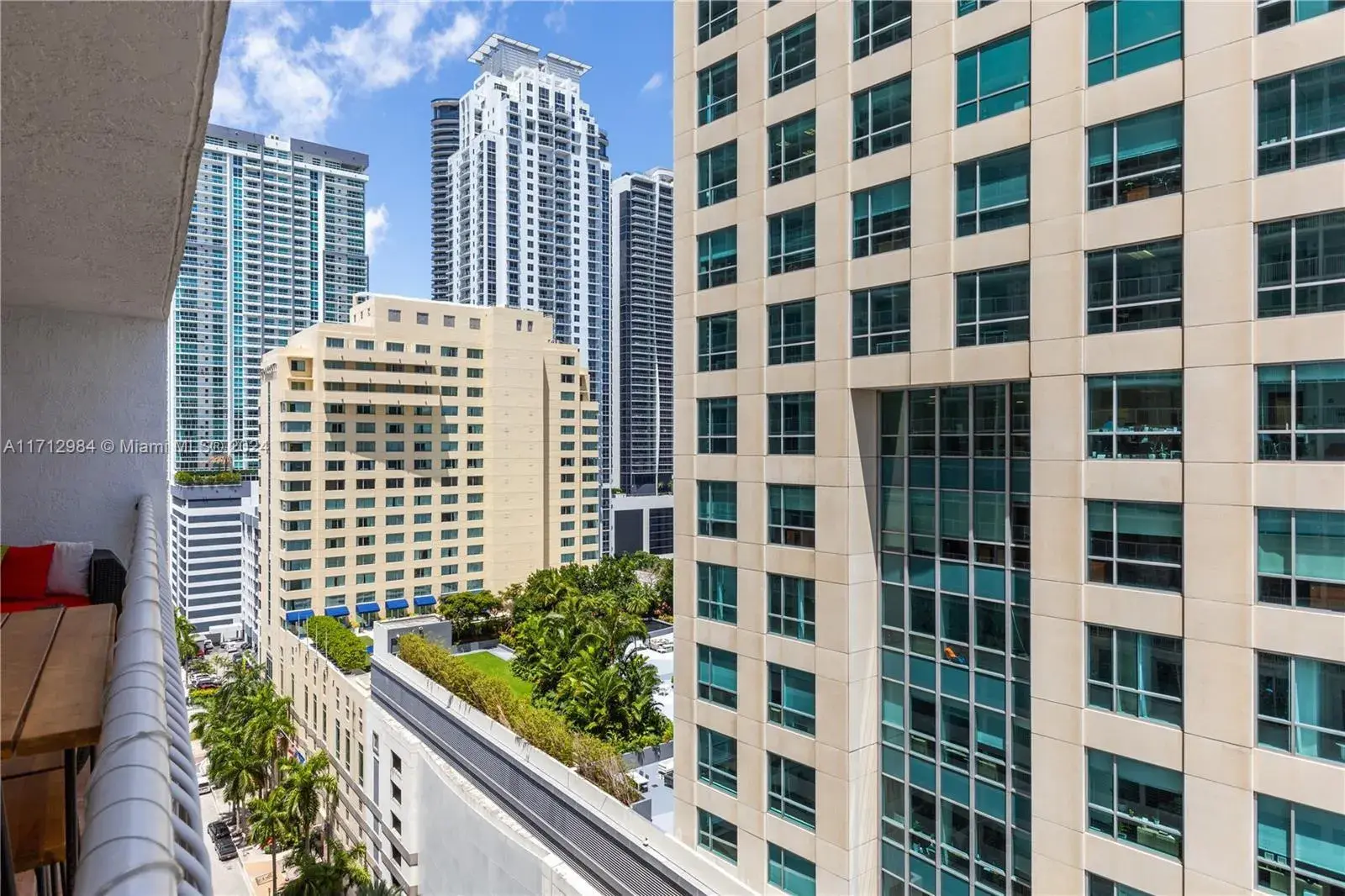 1 bedroom 1 bath Residential for sale at 1200 Brickell Bay Dr # 1908, Miami FL 33131