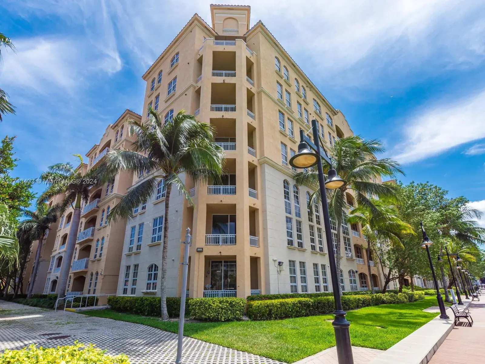 3 bedroom 2 bath Residential Lease for rent at 3001 NE 185th St # 517, Aventura FL 33180