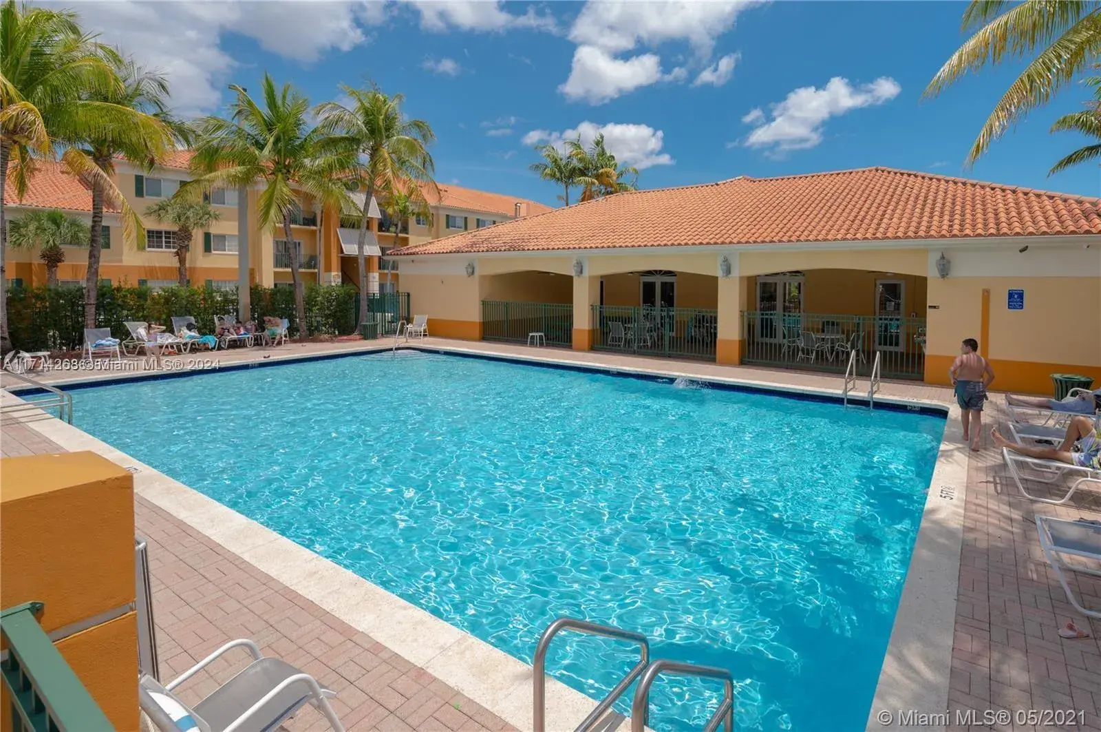 2 bedroom 2 bath Residential for sale at 7220 NW 114th Ave, Doral FL 33178