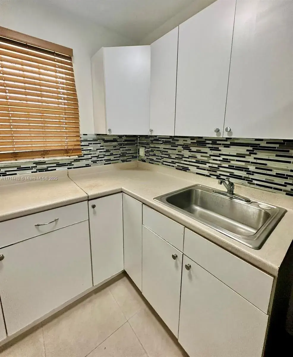 30 SE 4th Ave # 116, Hallandale Beach FL 33009