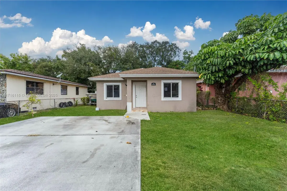 1971 NW 57th St, Miami FL 33142