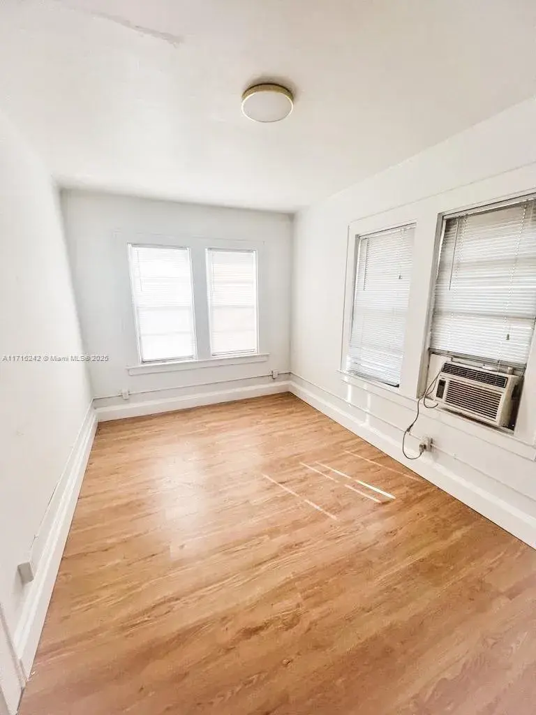 701 NW 1st St # 4, Miami FL 33128