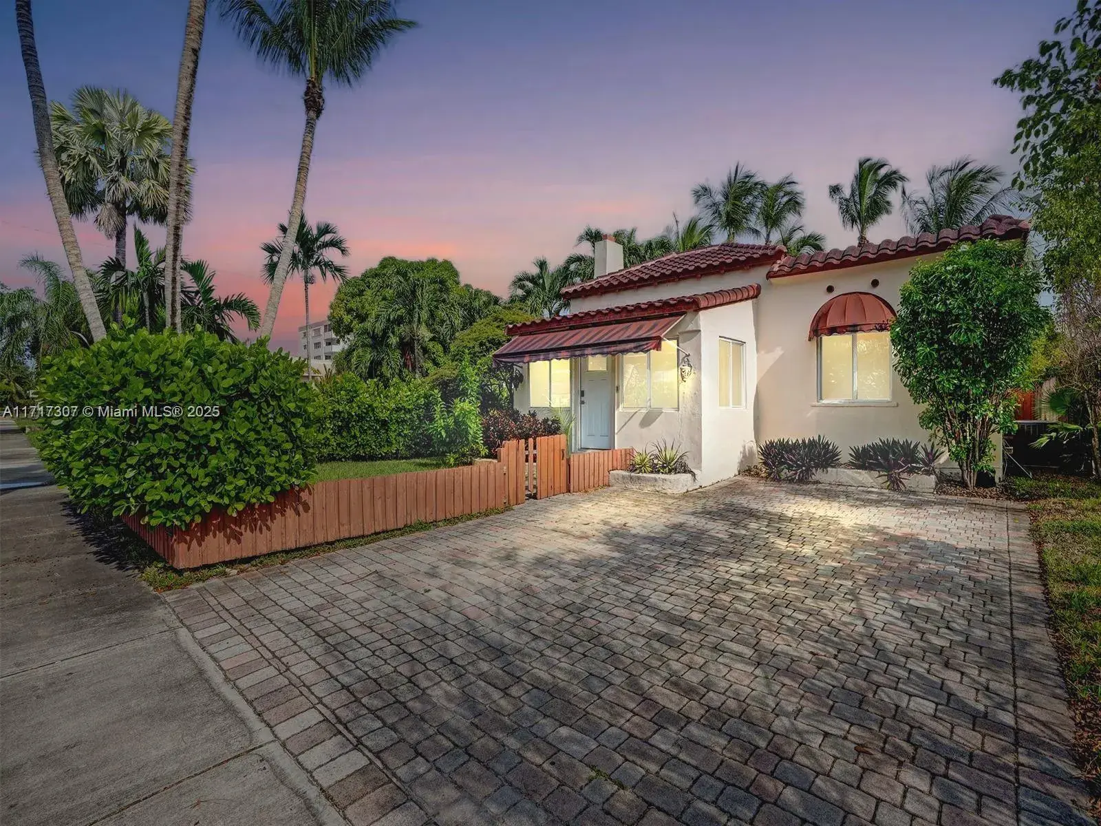 719 S 17th Ave, Hollywood FL 33020