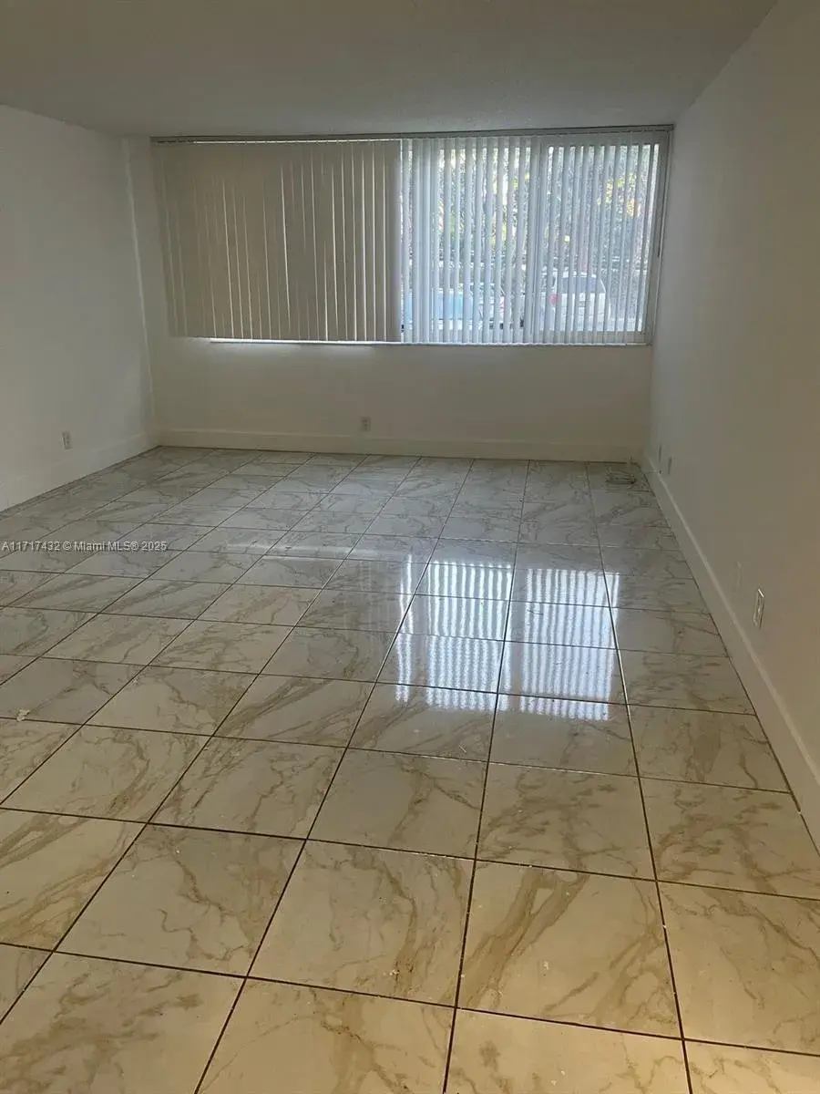 1 bedroom 1 bath Residential Lease for rent at 9143 SW 77th Ave # B104, Miami FL 33156