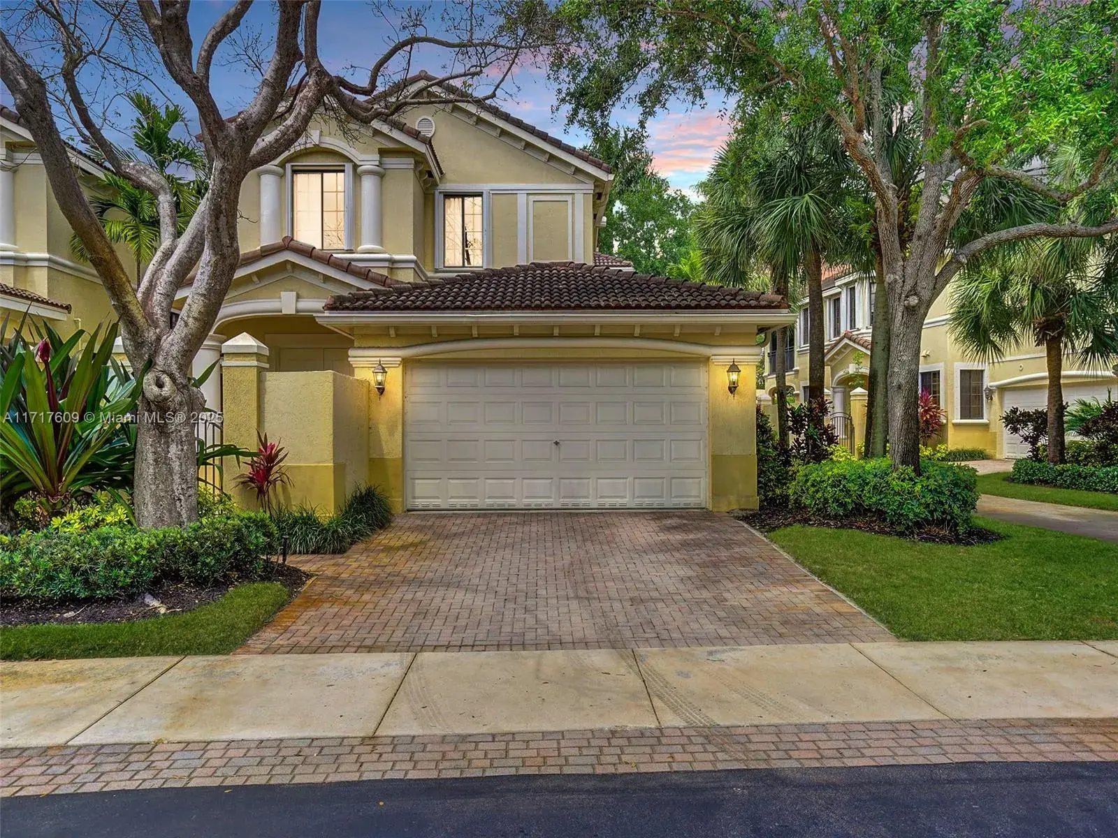 4 bedroom 2 bath Residential for sale at 1689 Passion Vine Cir # 4, Weston FL 33326