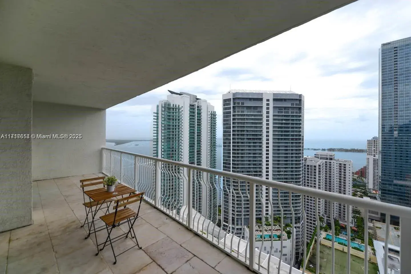1 bedroom 1 bath Residential for sale at 1200 BRICKELL BAY DR # 4217, Miami FL 33131