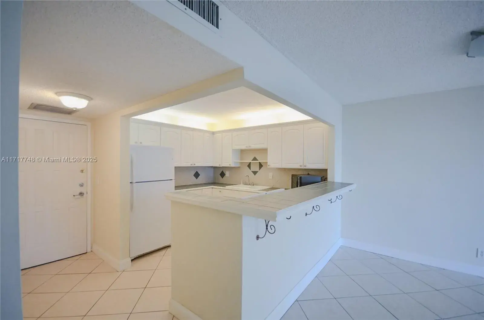 200 Leslie Dr # 705, Hallandale Beach FL 33009
