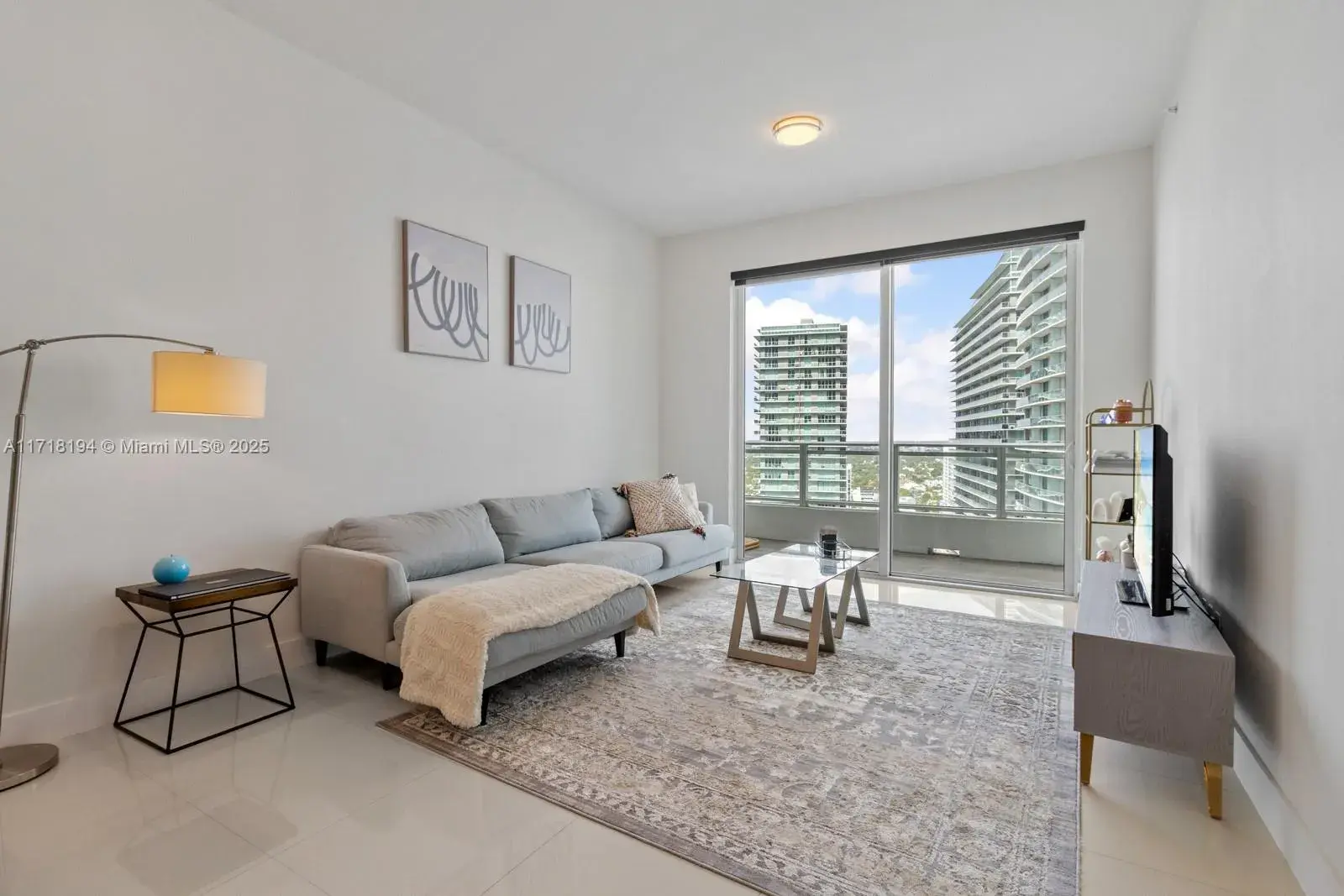 1 bedroom 1 bath Residential for sale at 1080 Brickell Ave # 2807, Miami FL 33131