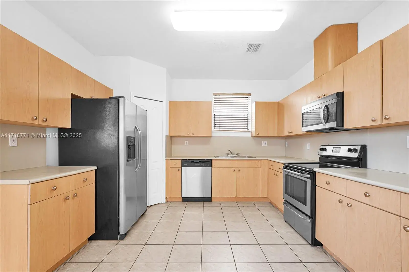 3 bedroom 2 bath Residential Lease for rent at 2507 SW 153rd Pl, Miami FL 33185