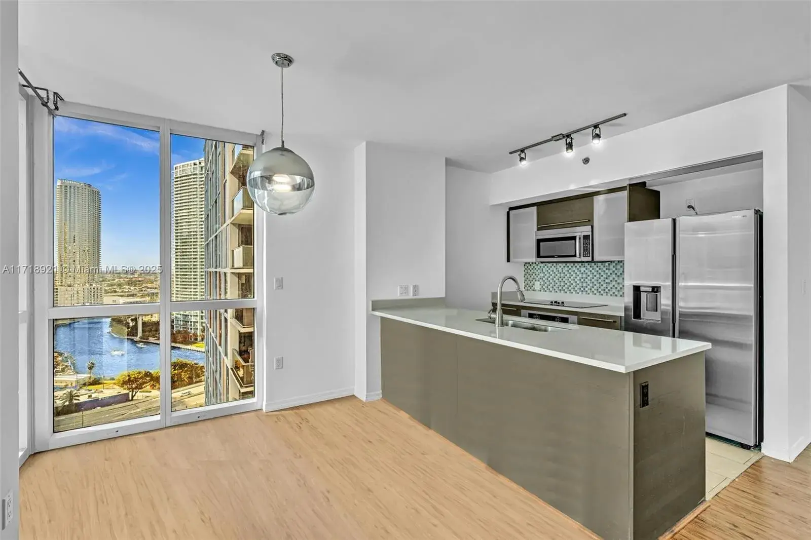 2 bedroom 2 bath Residential for sale at 55 SE 6th St # 2202, Miami FL 33131