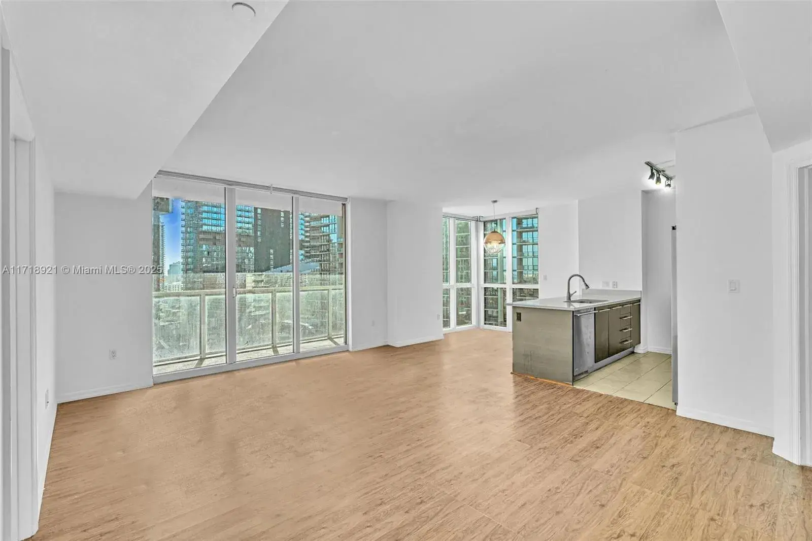 55 SE 6th St # 2202, Miami FL 33131