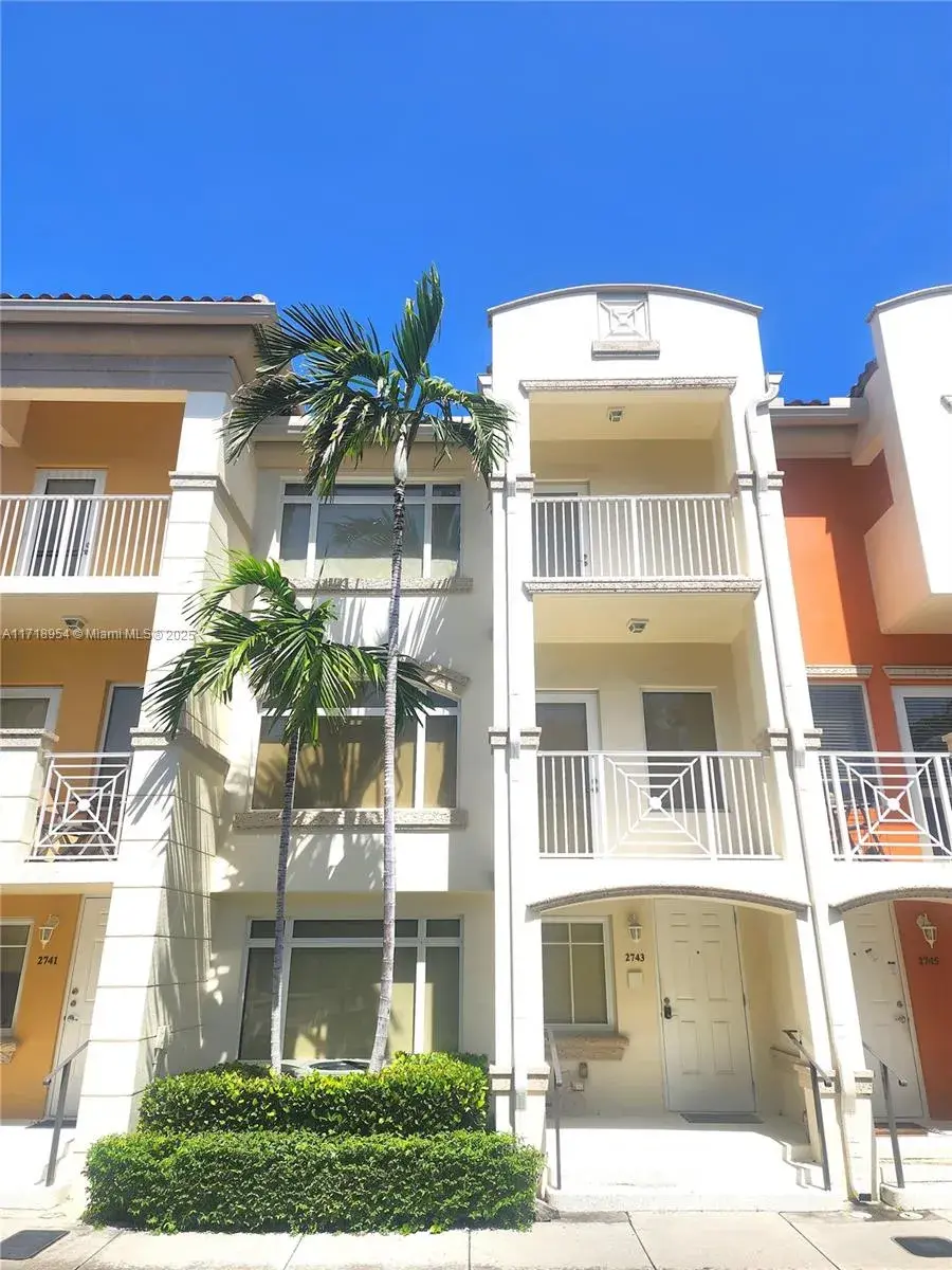 2 bedroom 2 bath Residential for sale at 2743 NE 184th Way, Aventura FL 33160