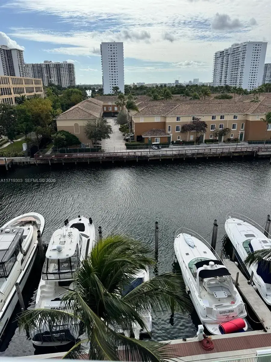 1 bedroom 2 bath Residential for sale at 2950 NE 188th St # 406, Aventura FL 33180
