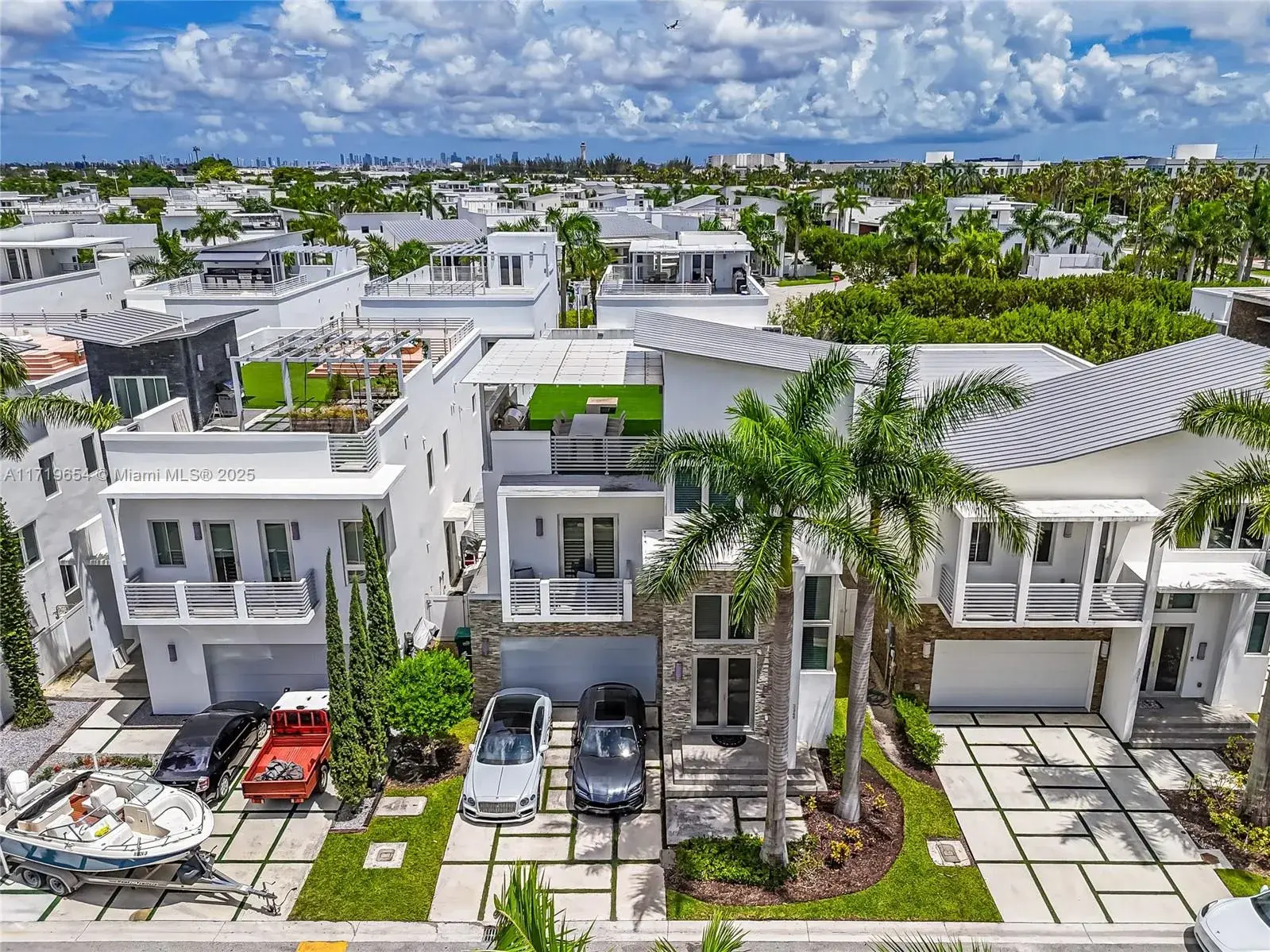 3349 NW 84th Ct, Doral FL 33122