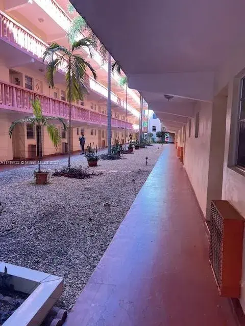 215 SE 3rd Ave # 203C, Hallandale Beach FL 33009
