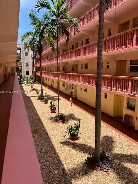 215 SE 3rd Ave # 203C, Hallandale Beach FL 33009