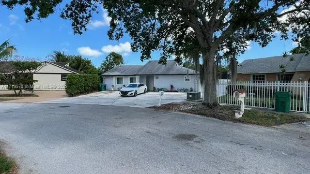 20333 SW 122nd Pl, Miami FL 33177