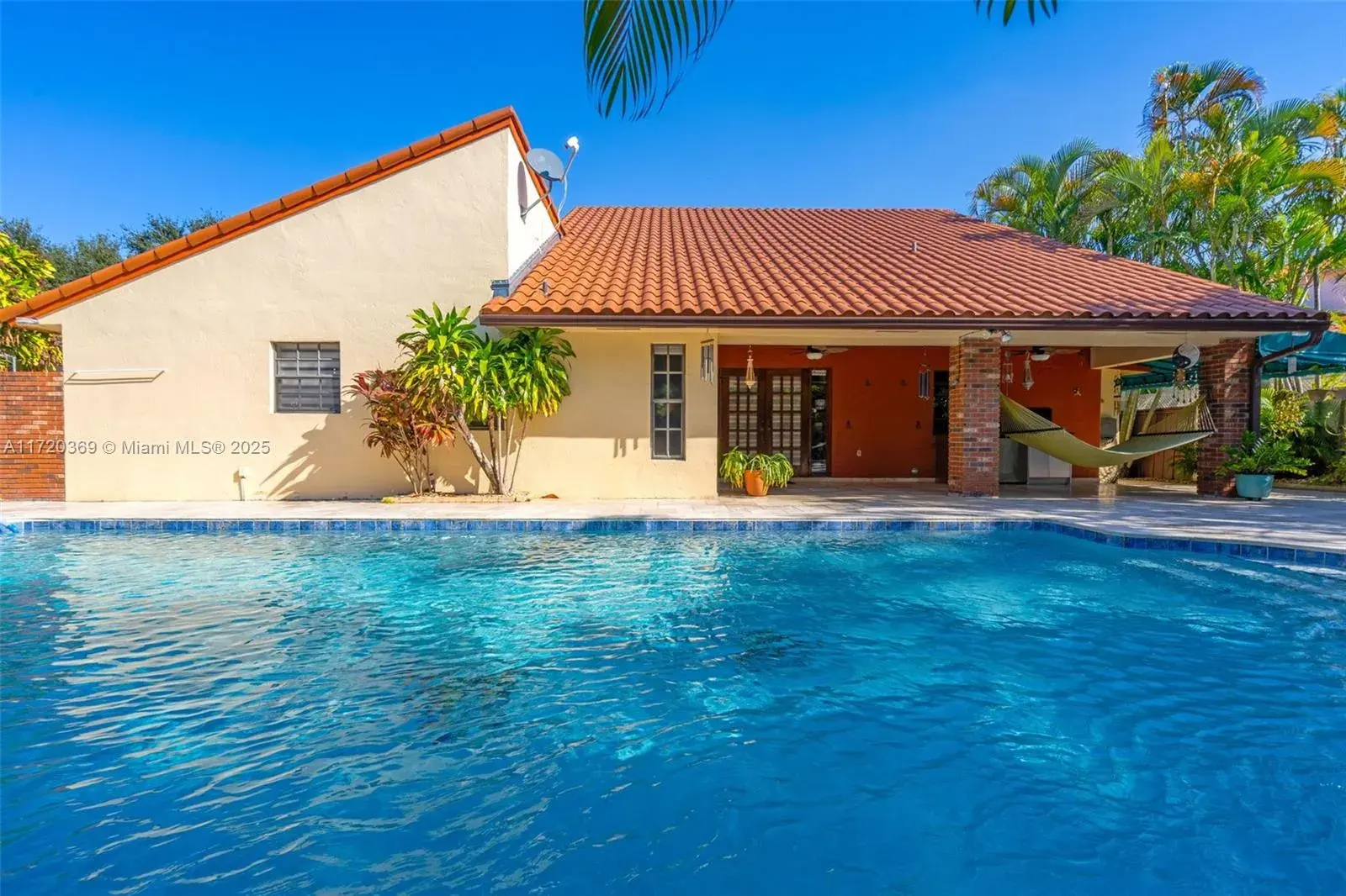 4 bedroom 3 bath Residential for sale at 16902 NW 83rd Ave, Miami Lakes FL 33016