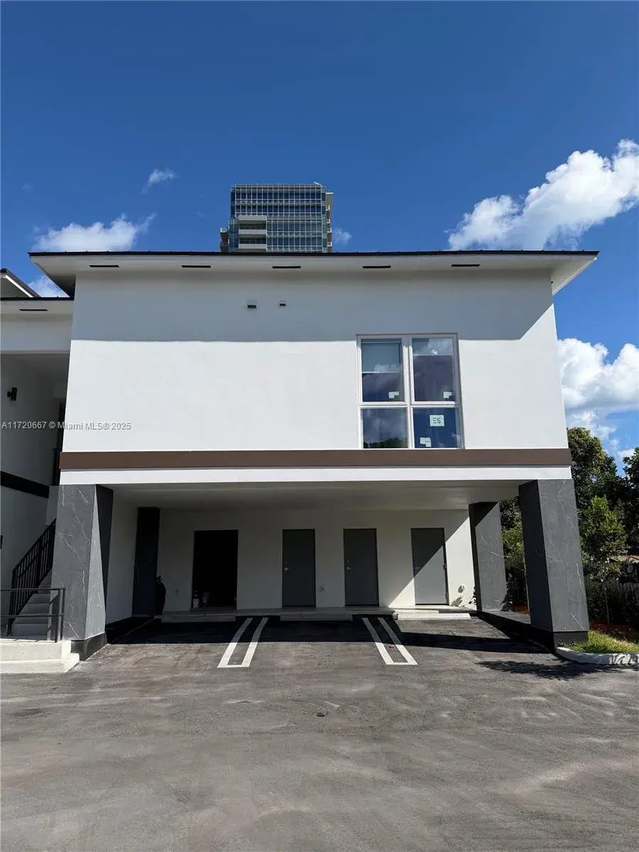 210 SE 10th St # A, Hallandale Beach FL 33009