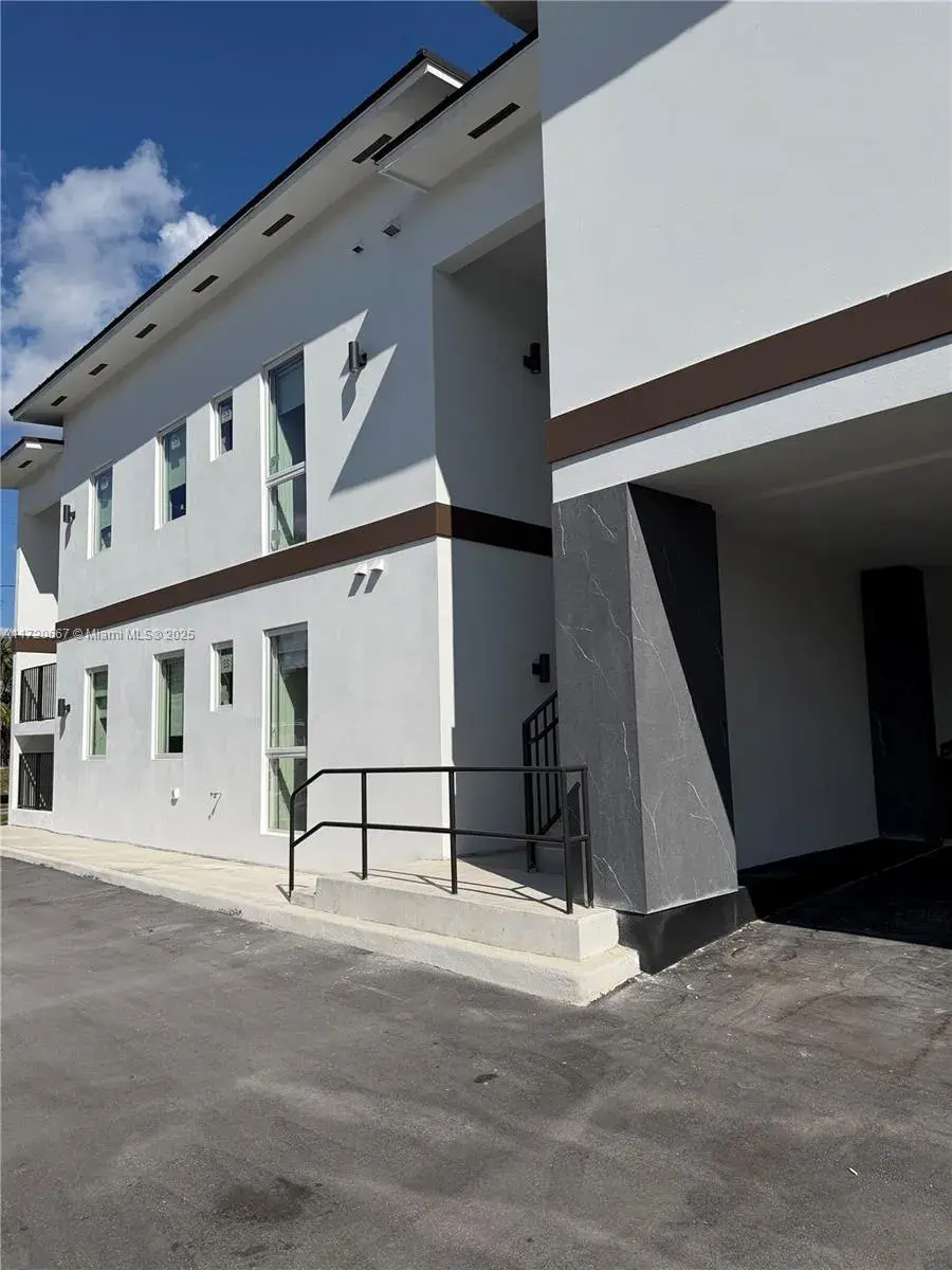 210 SE 10th St # A, Hallandale Beach FL 33009