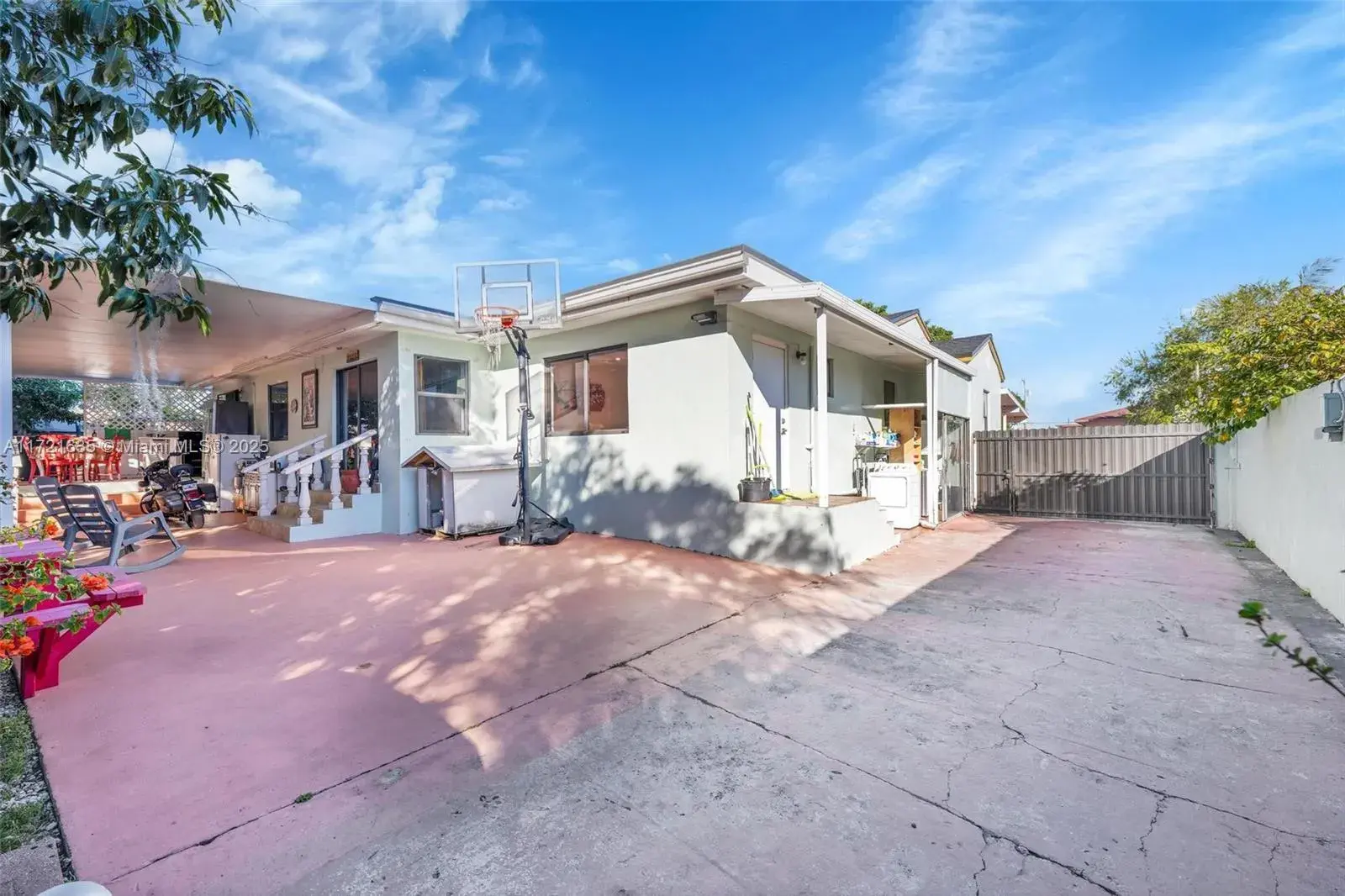4 bedroom 4 bath Residential for sale at 462 E 39th St, Hialeah FL 33013