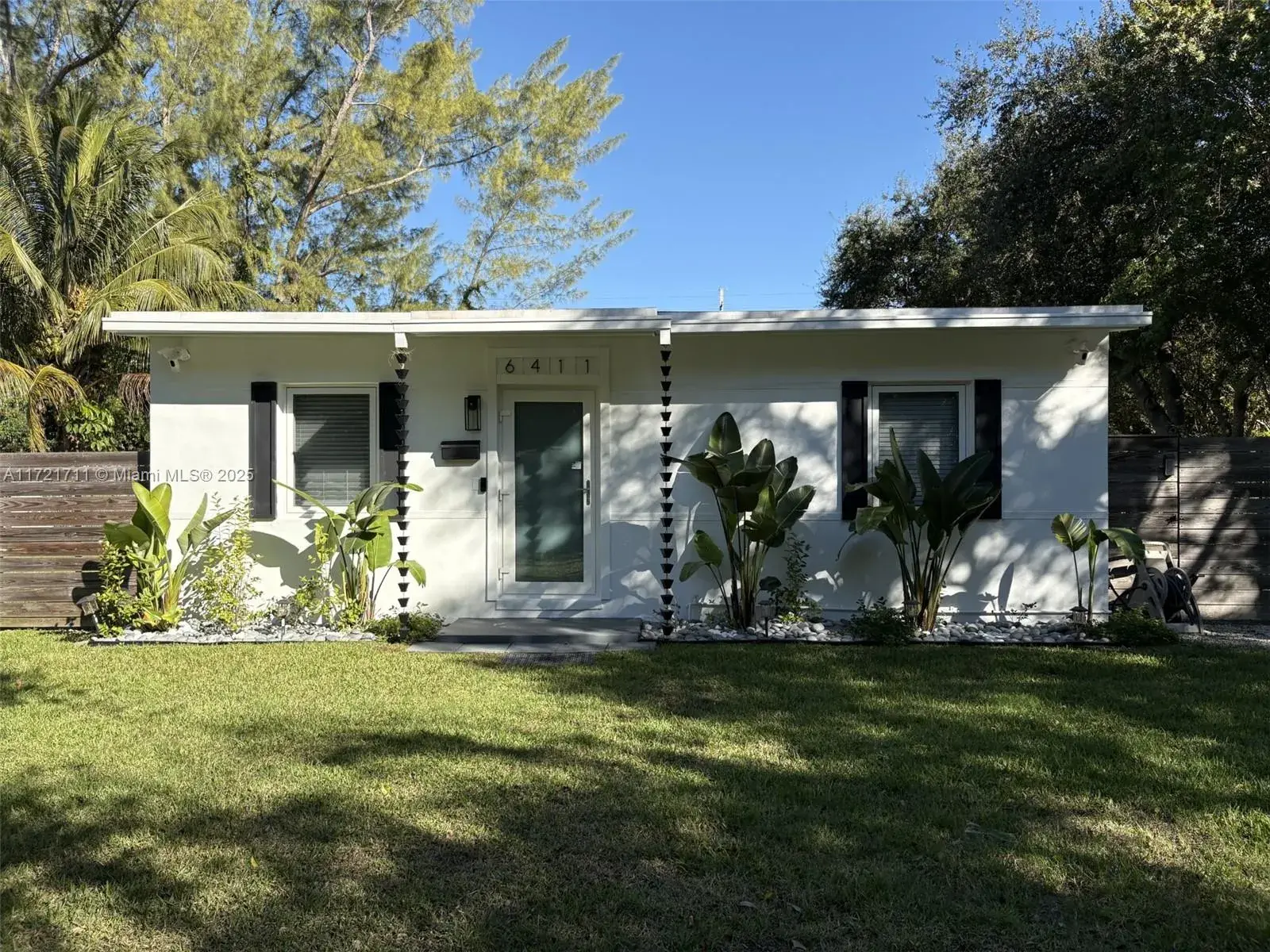 2 bedroom 1 bath for sale at 6411 SW 62nd Ct, South Miami FL 33143